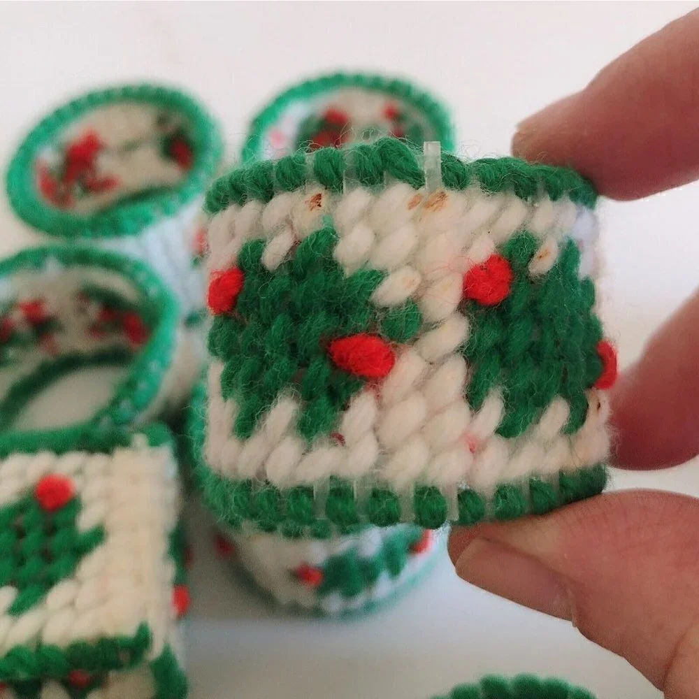 Vtg Set Of 25 Christmas Needlepoint Napkin Rings Holders Holly Leaf Red Berries